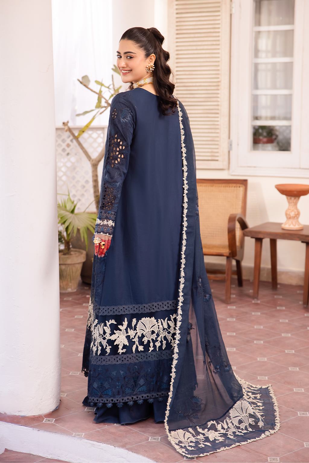 Ayina By Iznik Lawn Embroidered Suit NKG-03