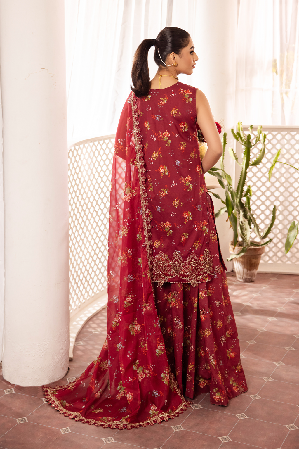 Yadeinn By Iznik Lawn Embroidered Suit NKG-09